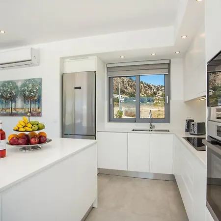 Your House In Rhodes فيلة